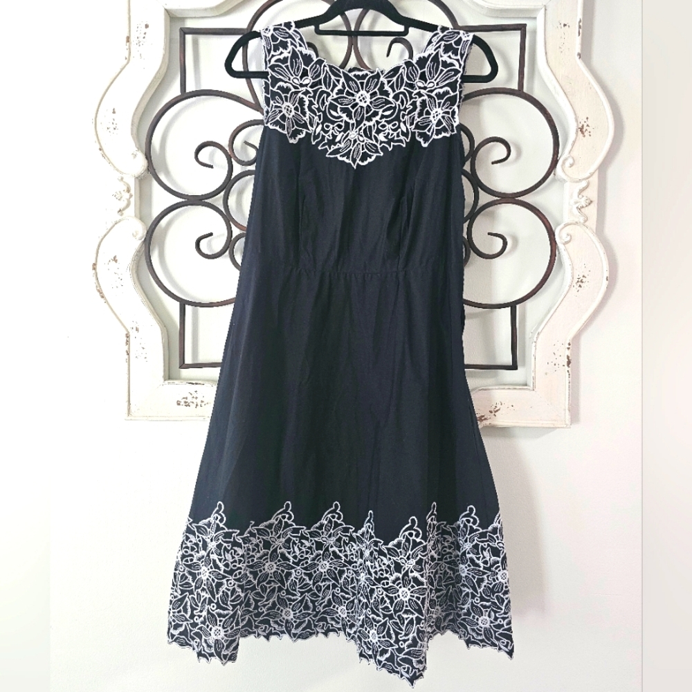 Talbots Black Embroidered Dress Size 6 White Floral Fit & Flare Cutouts